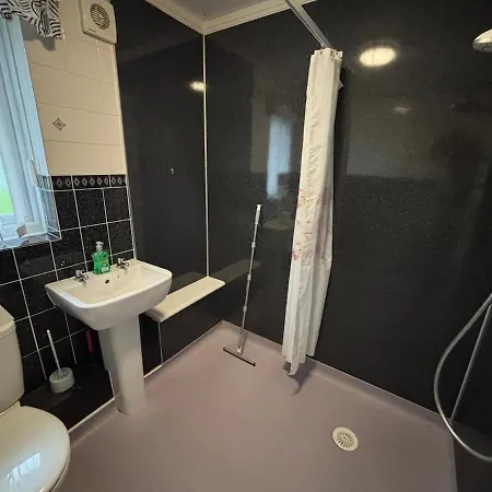 1-bed Suburban Terraced With Parking Апартаменты *