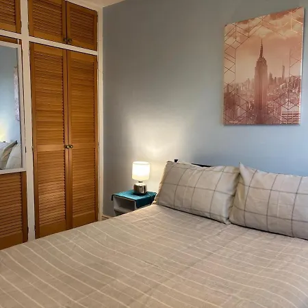 1-bed Suburban Terraced With Parking Апартаменты