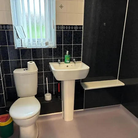 1-bed Suburban Terraced With Parking Apartment *